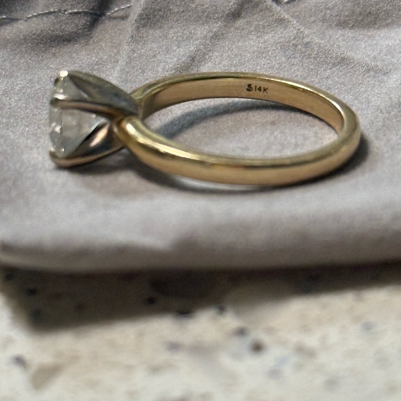 Gold Diamond Ring - Picture 5 of 6